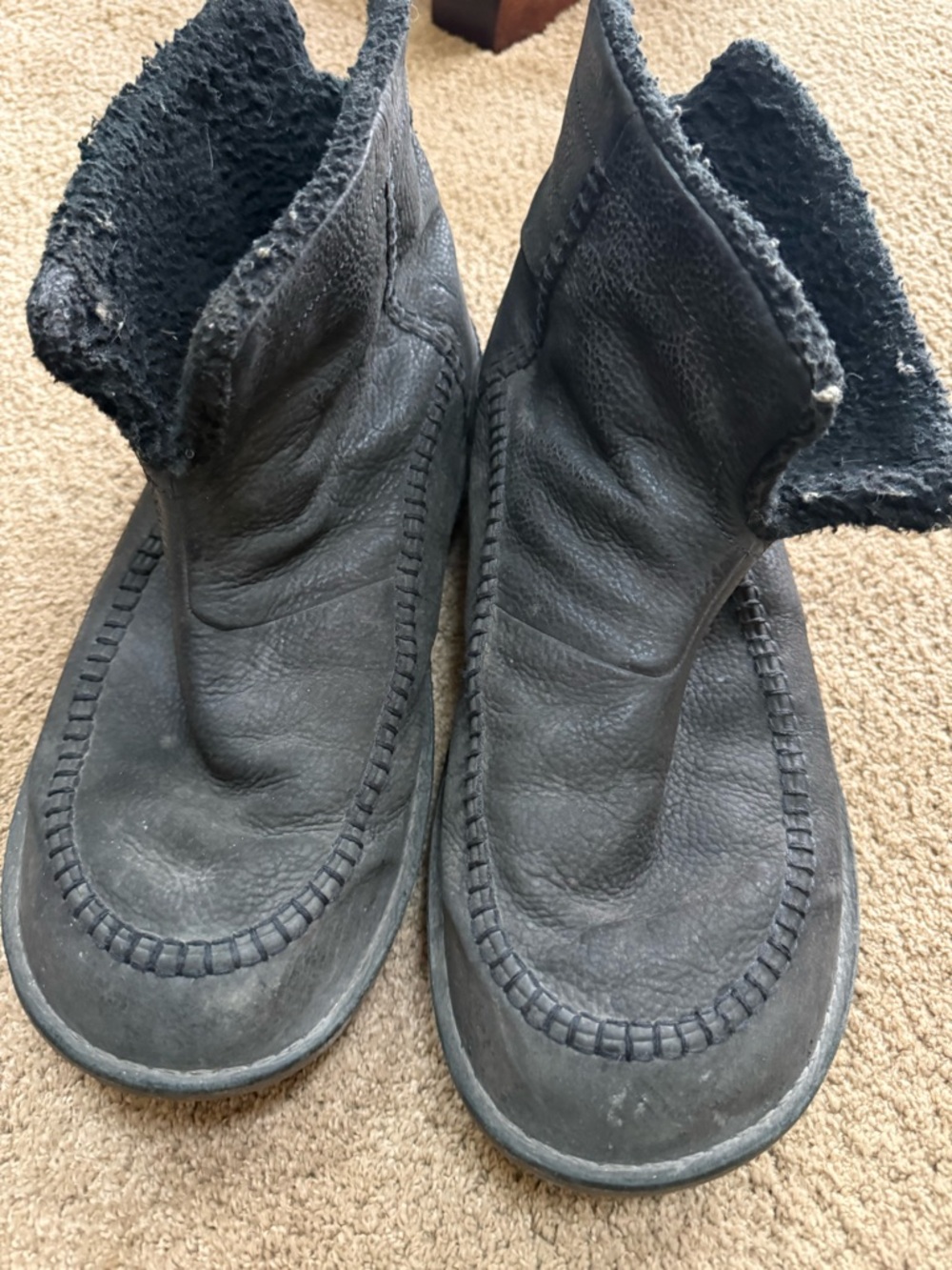 Sorel Black Leather Fleece-Lined Slip-On Moccasin Boots